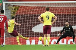 Liverpool thua sốc Burnley ngay trên sân nhà