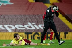 Liverpool thua bạc nhược: Dậy sóng ở Anfield