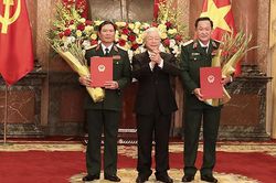 Tổng Bí thư, Chủ tịch nước trao quyết định thăng quân hàm cho hai Thứ trưởng Quốc phòng