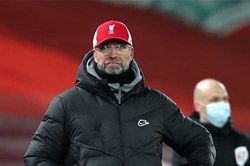 Klopp: 'Alisson bảo cậu ấy chưa chạm vào chân Barnes'