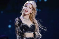 Rosé giúp video của Saint Laurent hút 120 triệu lượt xem