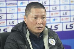 HLV Chu Đình Nghiêm thừa nhận lối chơi chưa trơn tru