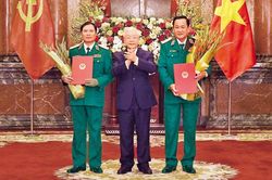 Tổng Bí thư, Chủ tịch nước Nguyễn Phú Trọng trao Quyết định thăng quân hàm Thượng tướng cho hai Thứ trưởng Bộ Quốc phòng