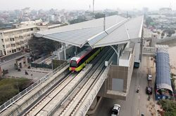Người dân tham quan tàu Metro Nhổn – ga Hà Nội