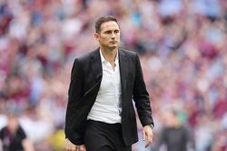 HLV Lampard nổi giận, mắng 'té tát' phóng viên