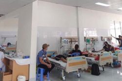 Những bệnh nhân đầu tiền đến điều trị tại bệnh viện trăm tỉ từng bỏ hoang
