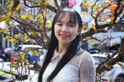 Nữ sinh biết 5 ngoại ngữ, là sinh viên năm ba khi mới 18 tuổi