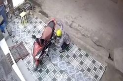 Chiêu bẻ khóa nhanh, xe Air Blade 'bốc hơi' trong chớp mắt