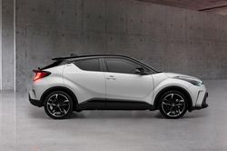 SUV thể thao Toyota siêu tiết kiệm xăng, giá gần 1 tỷ đồng