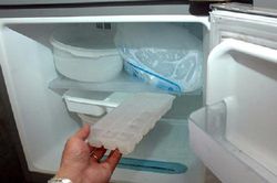 4 lý do khiến tủ lạnh lâu đông đá và cách khắc phục