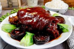 Cách hầm chân giò với nước tương chuẩn vị