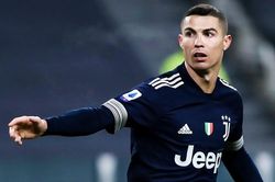 Ronaldo nhả bóng cho tân binh Juventus ghi bàn