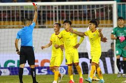 Trọng tài mạnh tay tại V-League 2021