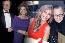 Cuộc đời với 'trái tim không ngủ yên' của huyền thoại truyền hình Larry King
