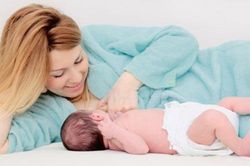 Mẹ chỉ cần làm điều này sau sinh sẽ có ngay vòng eo thon như gái 18
