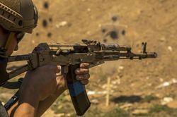 Ukraine chế tạo súng KalashNash đa cỡ nòng