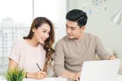 Vợ và chồng - Ai xứng đáng được ưu tiên lựa chọn để phát triển hơn?