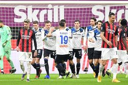 Cuộc đua vô địch Serie A: Thành Milan cùng bước lùi