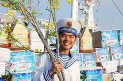 Vững tay súng canh trời, giữ biển