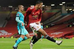 Mason Greenwood: Hãy xem Cavani như người thầy!