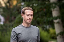 Vì sao Mark Zuckerberg đột nhiên 'nghĩ ra' Facebook?