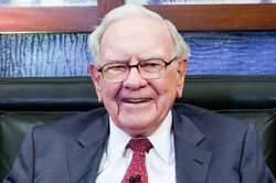 Tỷ phú Warren Buffett tiêu tiền tiết kiệm thế nào?