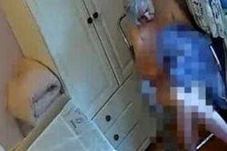 Thấy trên người mẹ già nhiều vết thương, con âm thầm lắp camera theo dõi và chết lặng với việc làm của người chăm sóc