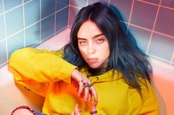 Billie Eilish xuất hiện trong chiến dịch của Calvin Klein