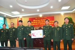 Trung tướng Ngô Minh Tiến thăm, chúc Tết Học viện Biên phòng