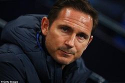 Huấn luyện viên Frank Lampard bị sa thải, Tottenham ngược dòng đi tiếp