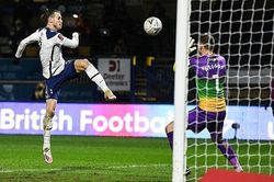 Bale và Son tỏa sáng, Tottenham ngược dòng đi tiếp