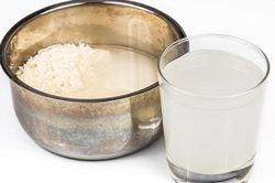 Nước vo gạo giúp bạn làm đẹp 'thần kỳ'