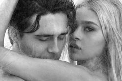 Cậu cả nhà Beckham gây tranh cãi với bức ảnh 'nóng' bên mỹ nhân Nicola Peltz