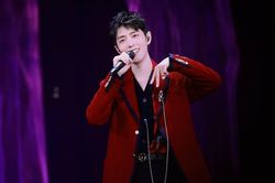 Studio của Tiêu Chiến phải đăng ảnh hiếm hoi vì bị 'ép buộc'