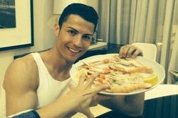 Ronaldo có một thói quen xấu trong ăn uống