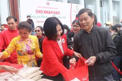 Hơn 320 người dân tham gia 'Chợ Tết nhân đạo - Tết ấm yêu thương'