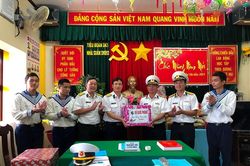 Quà Xuân từ đất liền đã đến nhà giàn DK1