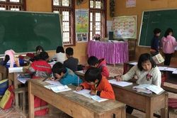 Chuyện học ở Phiêng Lằm