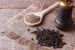 Giá hồ tiêu hôm nay 27/1: Giao dịch ở mức 51.000 - 53.000 đồng/kg