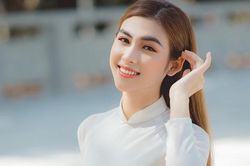 Nụ cười 'tỏa nắng' của nữ sinh viên đất Tây Đô