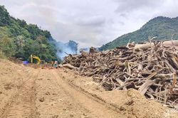 Gần 10.000 m3 rác được đưa lên khỏi lòng hồ thủy điện Bản Vẽ