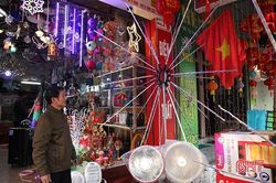 Đèn led mô phỏng pháo hoa 'hút' người mua Hà Tĩnh