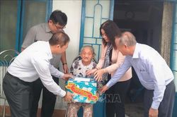 Trao tặng quà Tết cho người dân vùng bị thiên tai tại Khánh Hòa