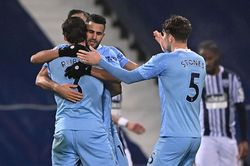 'Vùi dập' West Brom, Man City soán ngôi đầu của M.U