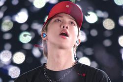 4 câu chuyện về RM (BTS) khiến fan nghẹn lòng
