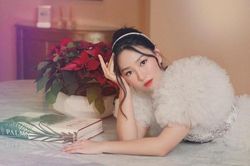Nàng thơ Hoàng Lam gây 'sốt' với nét hiện đại cùng vẻ đẹp truyền thống