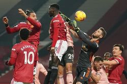 Bảng xếp hạng Ngoại hạng Anh: Man Utd dâng ngôi đầu cho Man City