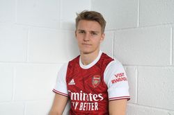 Ngôi sao Odegaard rạng rỡ ra mắt Arsenal