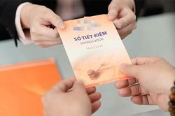 Thủ đoạn 'tráo tên' trên 47 sổ tiết kiệm, chiếm đoạt 100 tỉ đồng