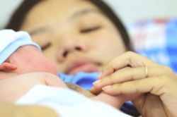 3/4 trẻ sơ sinh tại Cà Mau được thực hành nuôi con bằng sữa mẹ xuất sắc